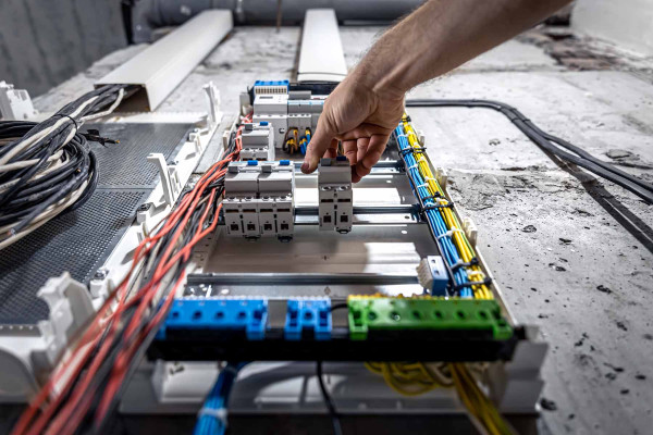 Tramitación Líneas de Media y Alta Tensión · Ingeniería · Ingenieros Técnicos Navacerrada